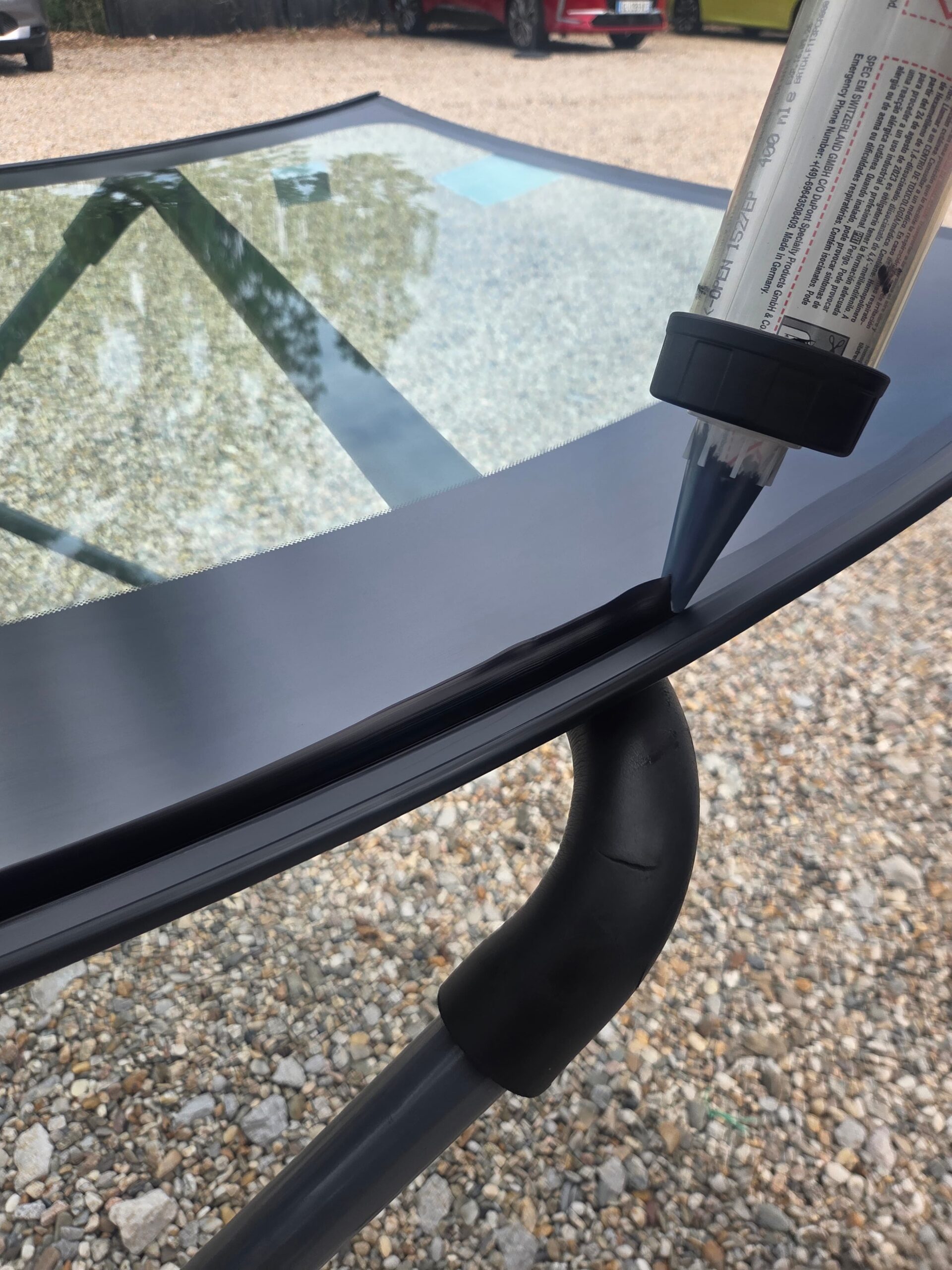 Pose de mastic sur pare-brise par express, préparation remplacement vitrage auto en Tarn-et-Garonne